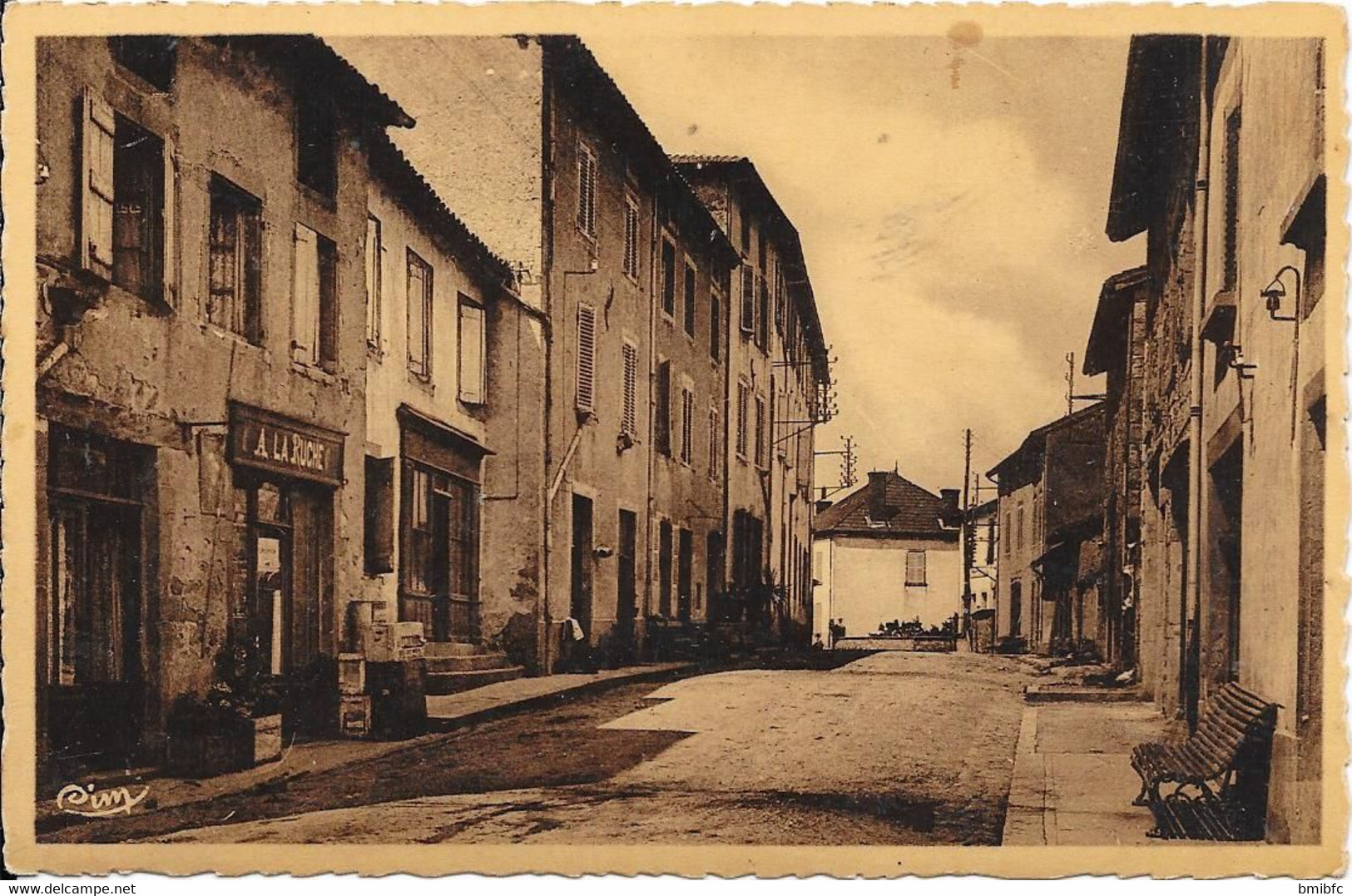 BELMONT - La Rue De La Poste - Belmont De La Loire