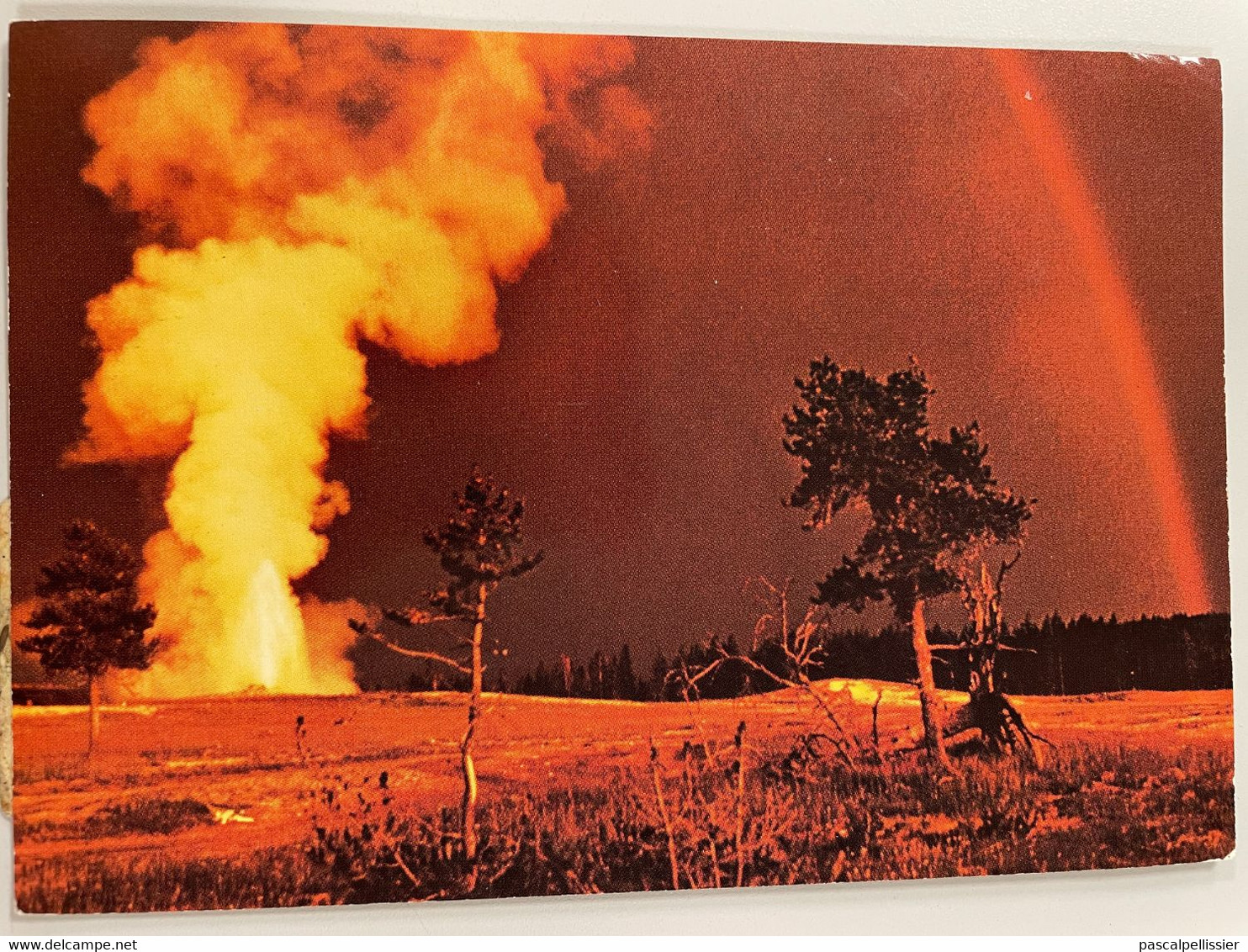 CPM - ETATS UNIS - The Storm And The Sun On Old Faithful Geyser - YELLOWSTONE NATIONAL PARK - Yellowstone
