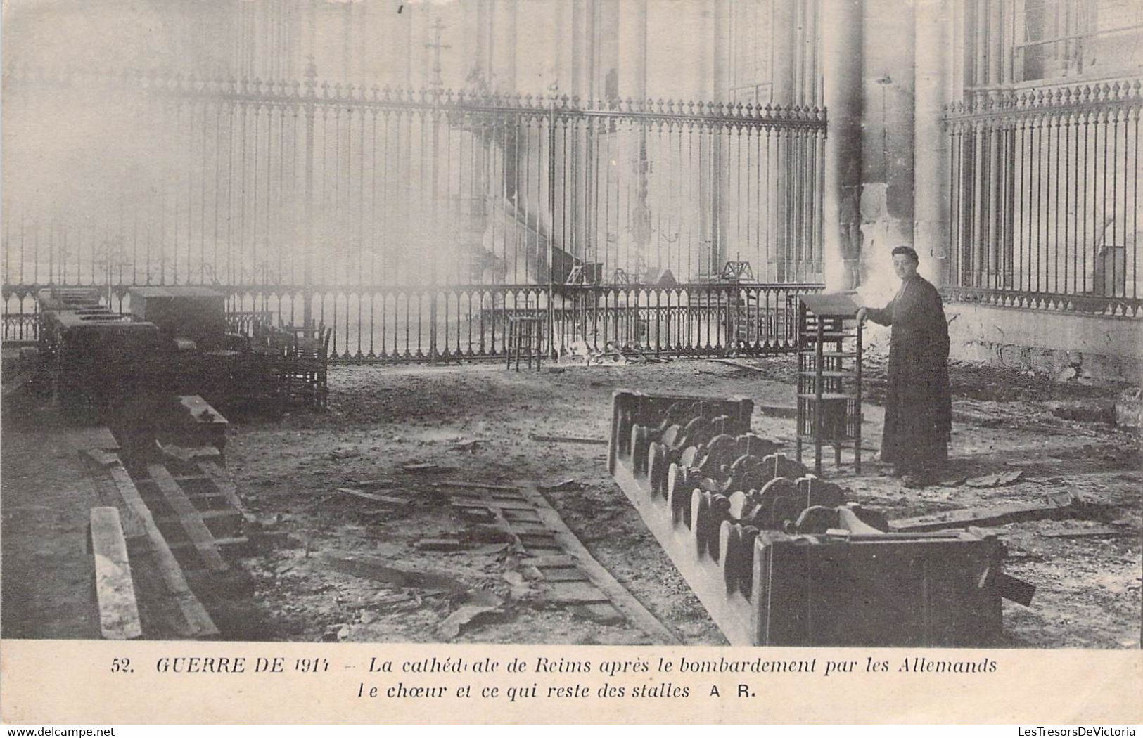 CPA Militariat - 51 - La Guerre De 1914 - La Cathédrale De Reims Après Le Bombardement Par Les Allemands Le Choeur - War 1914-18