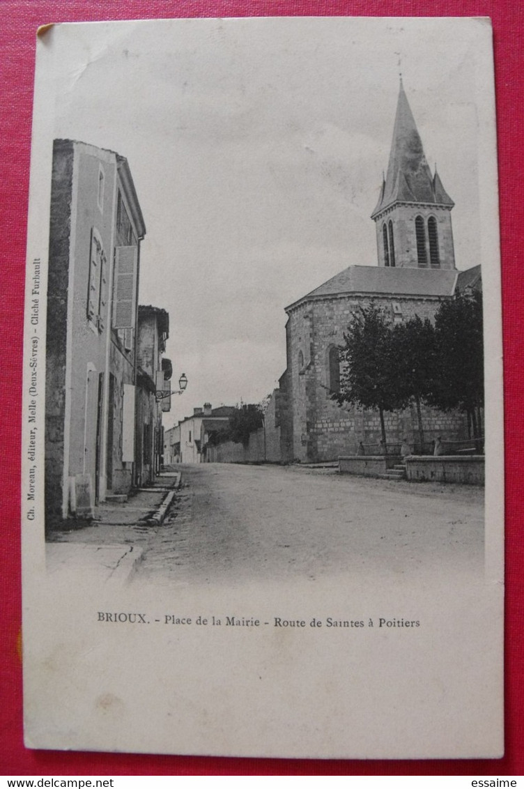 Deux Sèvres. 79. Brioux. Place De La Mairie. Route De Saintes à Poitiers - Brioux Sur Boutonne