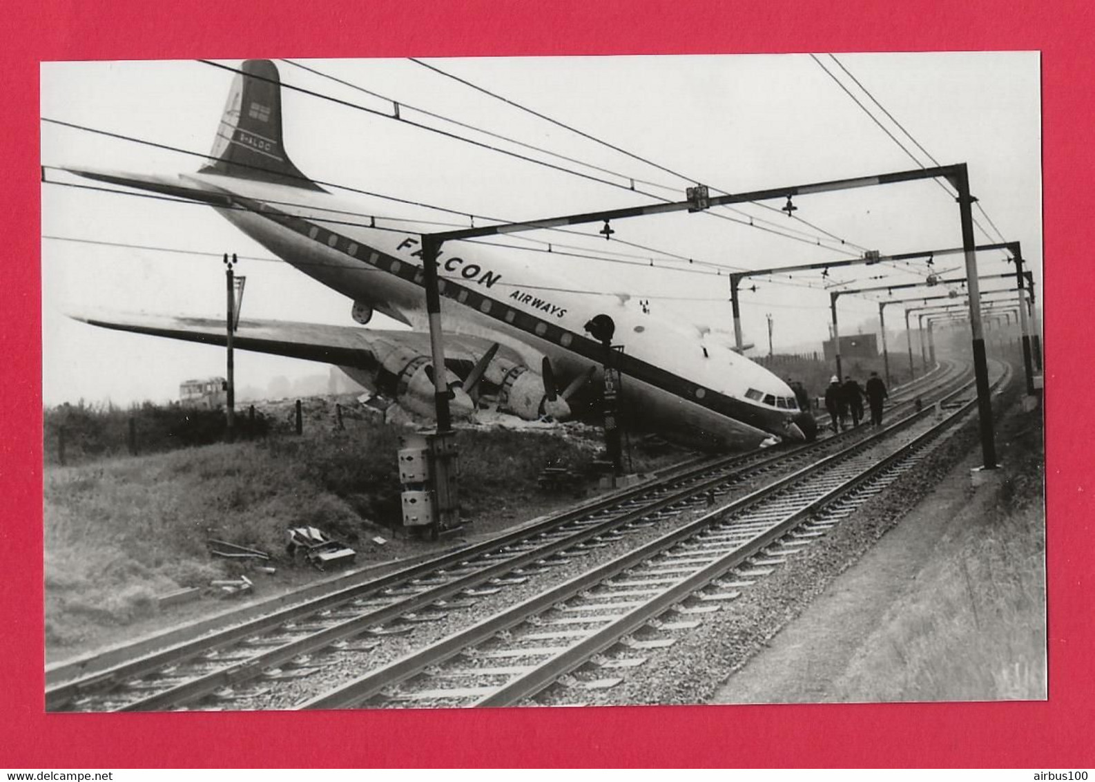 BELLE PHOTO REPRODUCTION AVION PLANE - CRASH 9 OCTOBRE 1960 FALCON AIRWAYS SOUTHEND  AIRPORT SUR LIGNE DE CHEMIN DE FER - Luftfahrt