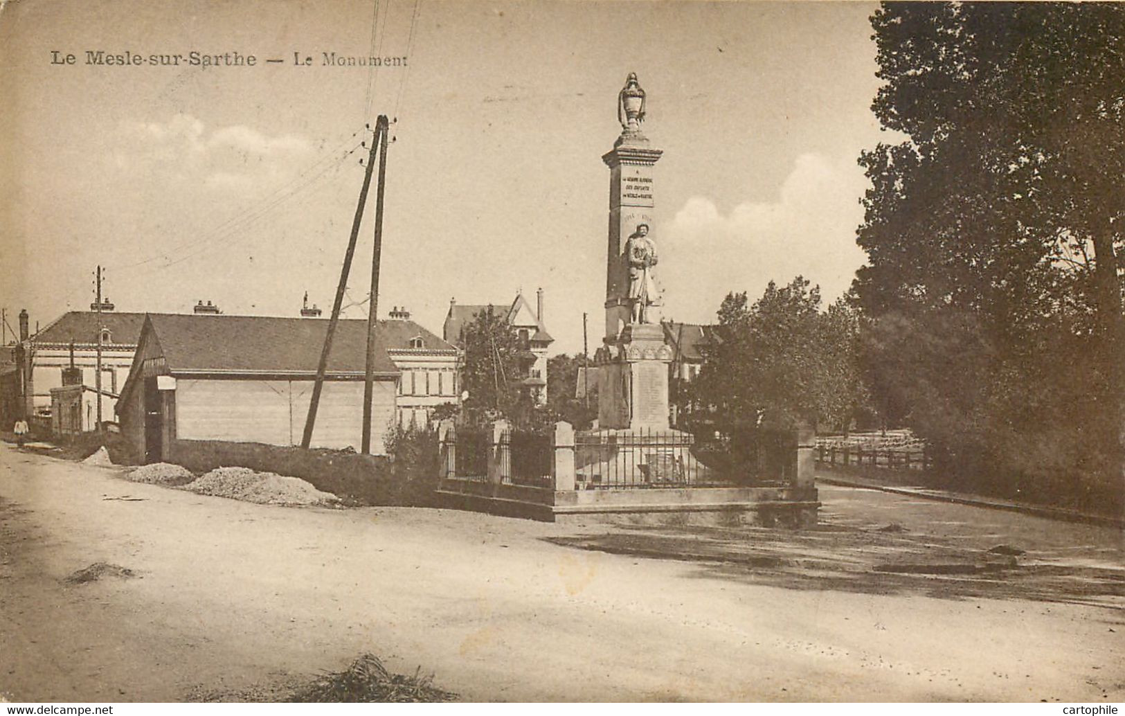 61 - LE MELE MESLE SUR SARTHE - Monument Aux Morts - Le Mêle-sur-Sarthe