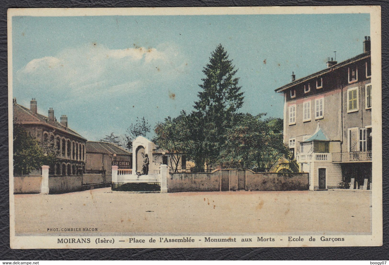 38 Moirans Ecole De Garçons Monument Aux Morts Place De L'Assemblée - Moirans