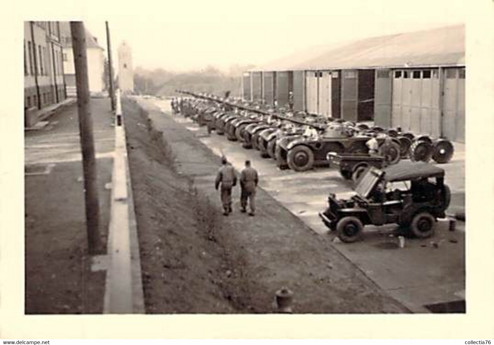 PHOTO ANCIENNE MILITARIA FRANCE MATERIEL EBR 90 A IDENTIFIER 3° RCA ALLEMAGNE CIRCA 1950 8 X 7 CM - Guerre, Militaire