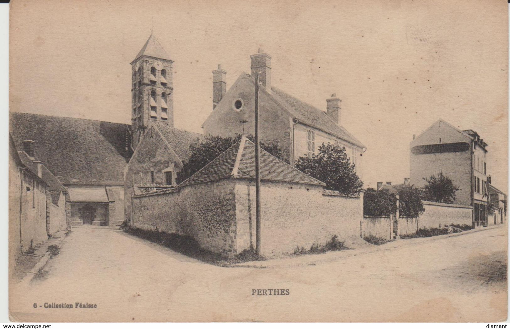 PERTHES EN GATINAIS (77) - L'Eglise Et L'Ancien Presbytère - état Correct - Perthes