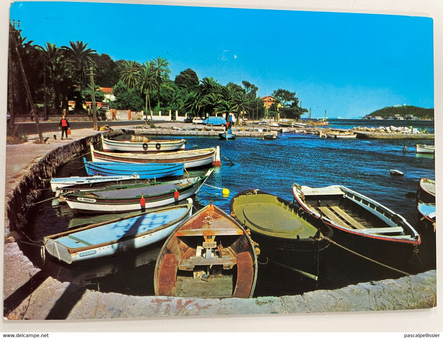 CPM - 83 - LA SEYNE - Le Petit Port Du Manteau - Animée Barques Et Bateaux - La Seyne-sur-Mer