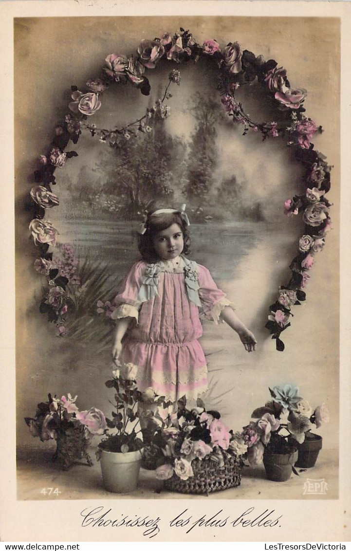 CPA Enfants - Scène Où Une Jeune Fille Joue L'apprentie Fleuriste - Fleurs - Colorisée - Choisissez Les Plus Belles - Scenes & Landscapes