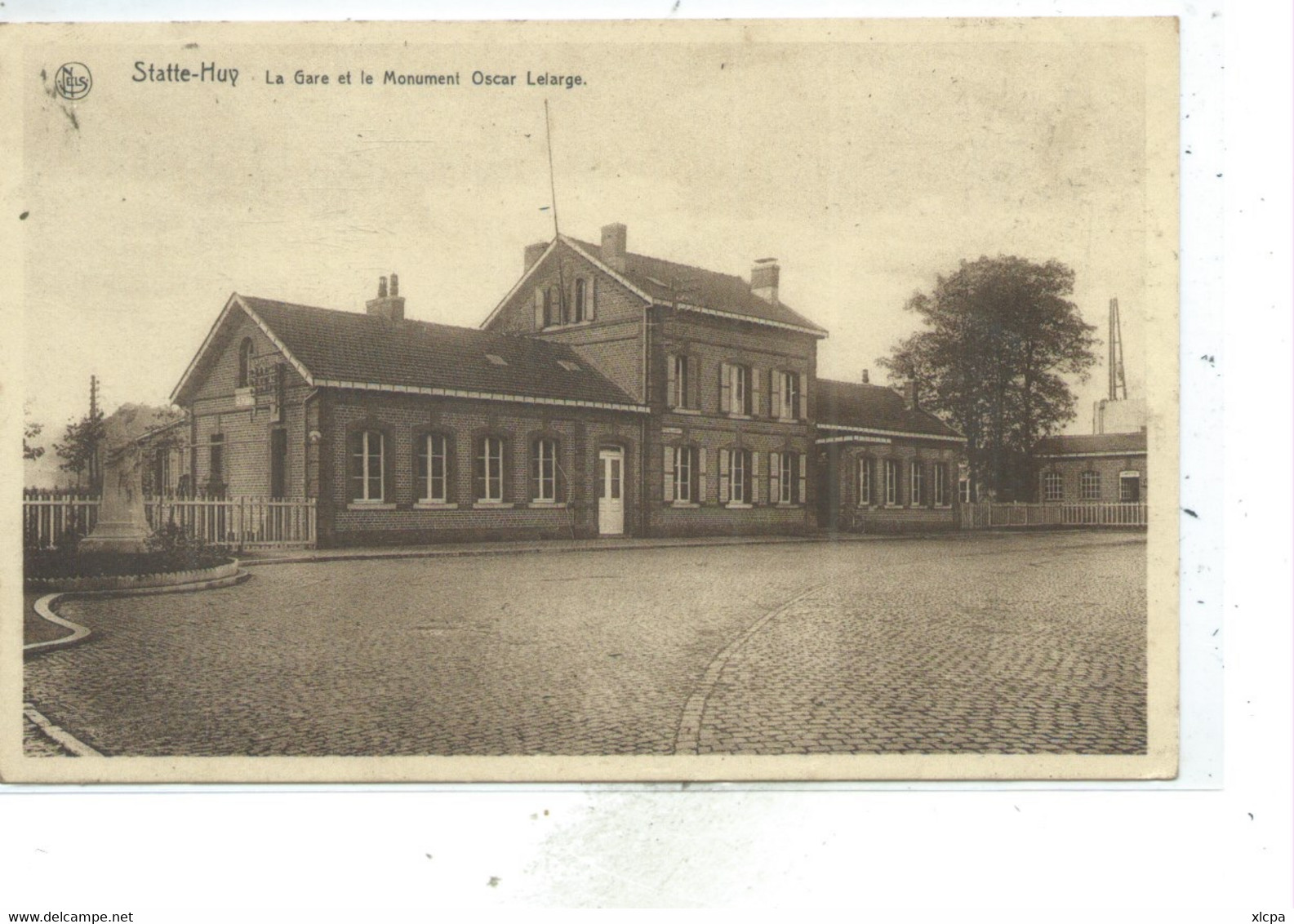 Statte - Huy : La Gare Et Le Monument Oscar Lelarge - Hoei