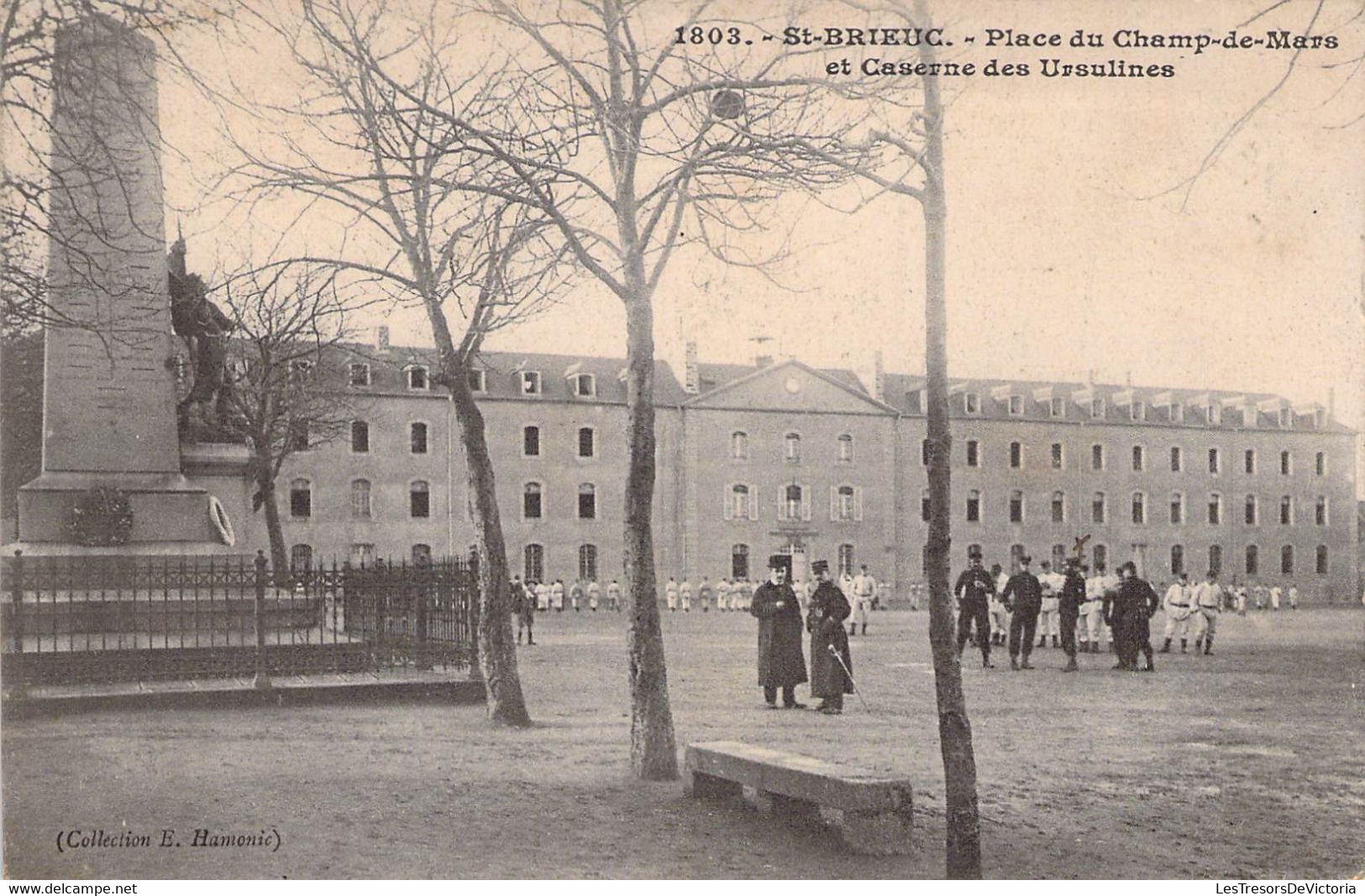 CPA MILITARIAT - Caserne - Saint BRIEUC - Place Du Champ De Mars Et CASERNE DES URSULINES - Caserme