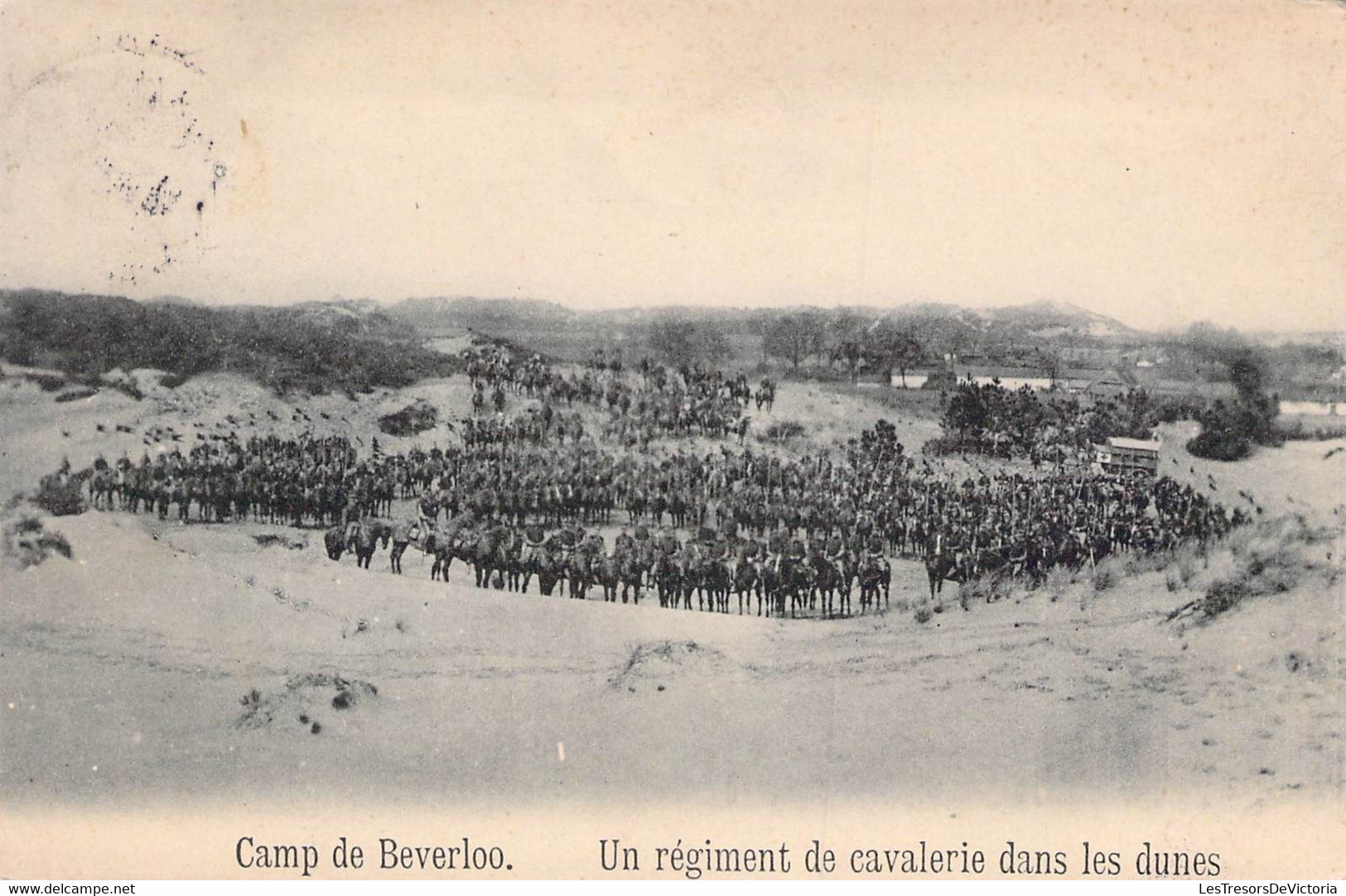 CPA MILITARIAT - CAMP De BEVERLOO - Un Régiment De Cavalerie Dans Les Dunes - Barracks