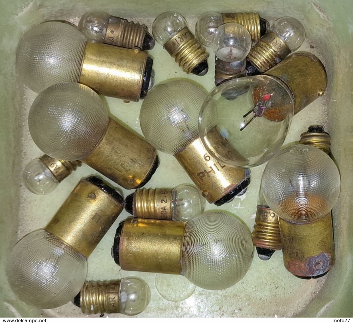 Ancienne BOITE D'ampoules LAMPE NORMA Pour CITROËN 2 CV -" Laissé Dans Son Jus " Avec 17 Ampoules - Vers 1950 - Autres Appareils