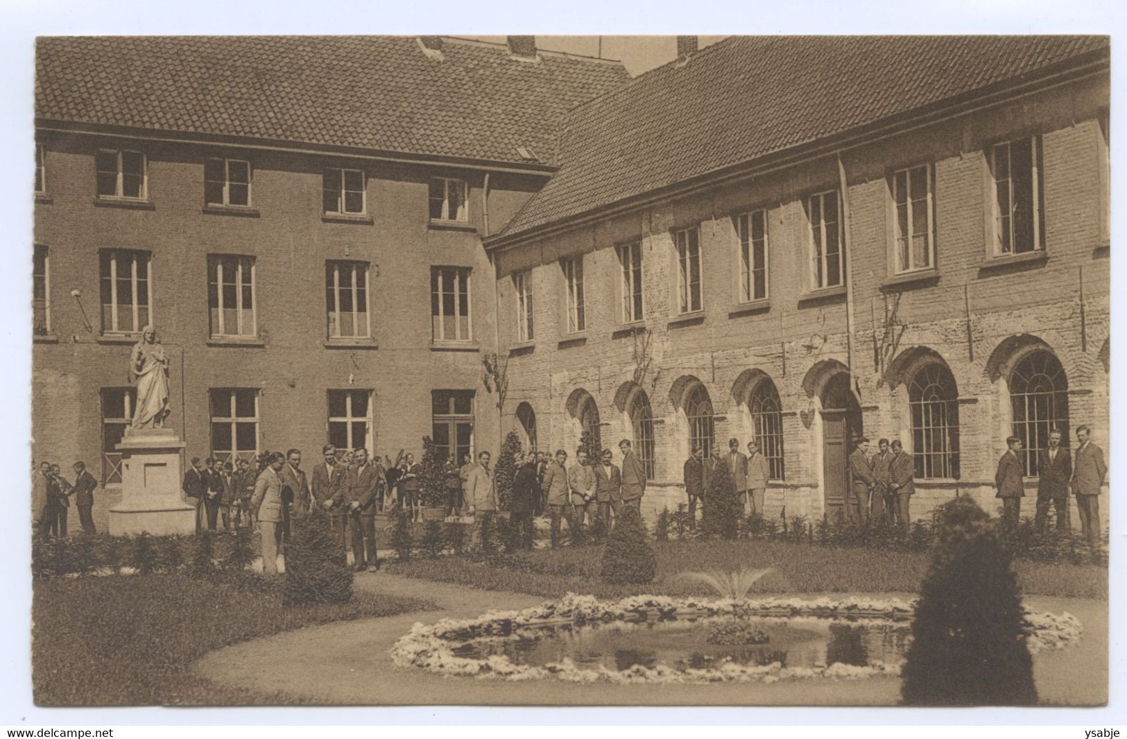 Maison De Melle Lez-Gand - La Cour Interieure: Le Cloitre De 1537 - Melle