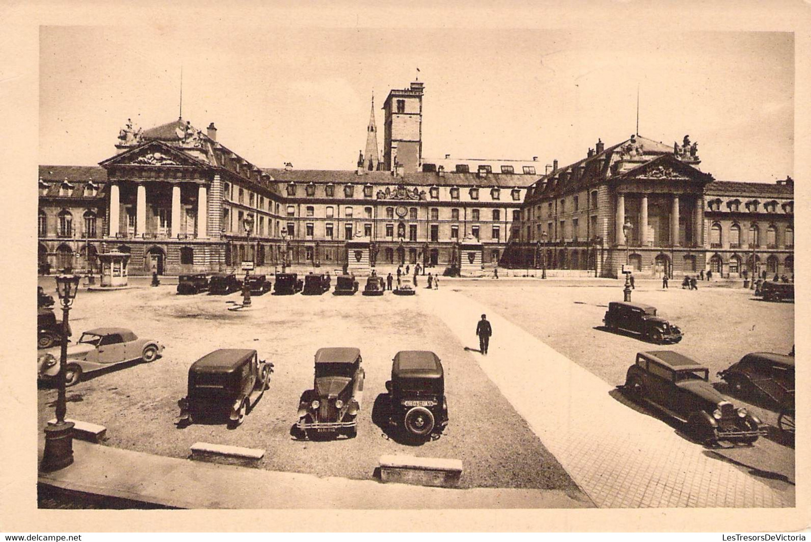 CPA - 21 - DIJON - Voitures à L'hotel De Ville - Vue D'ensemble Du Palas Des Etats De Bourgogne - La Tour De La Terrasse - Dijon