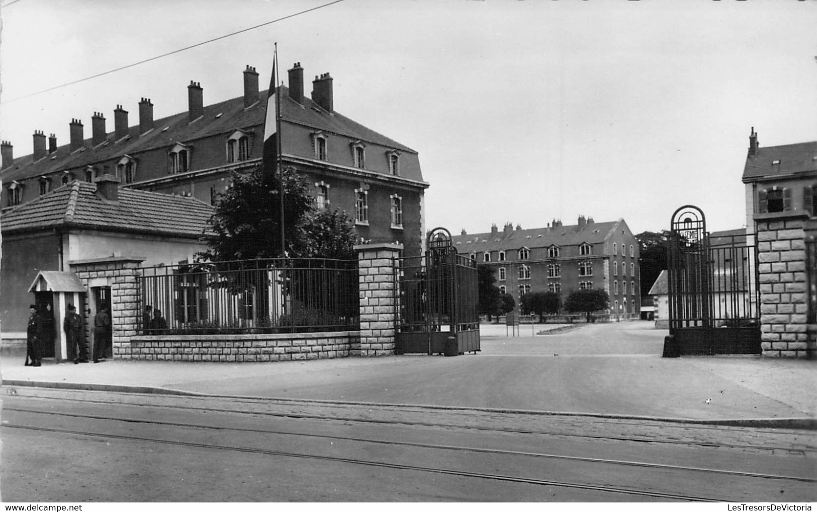 CPA - 21 - DIJON - Caserne VAILLANT - Edition Protet Dôle - Barracks