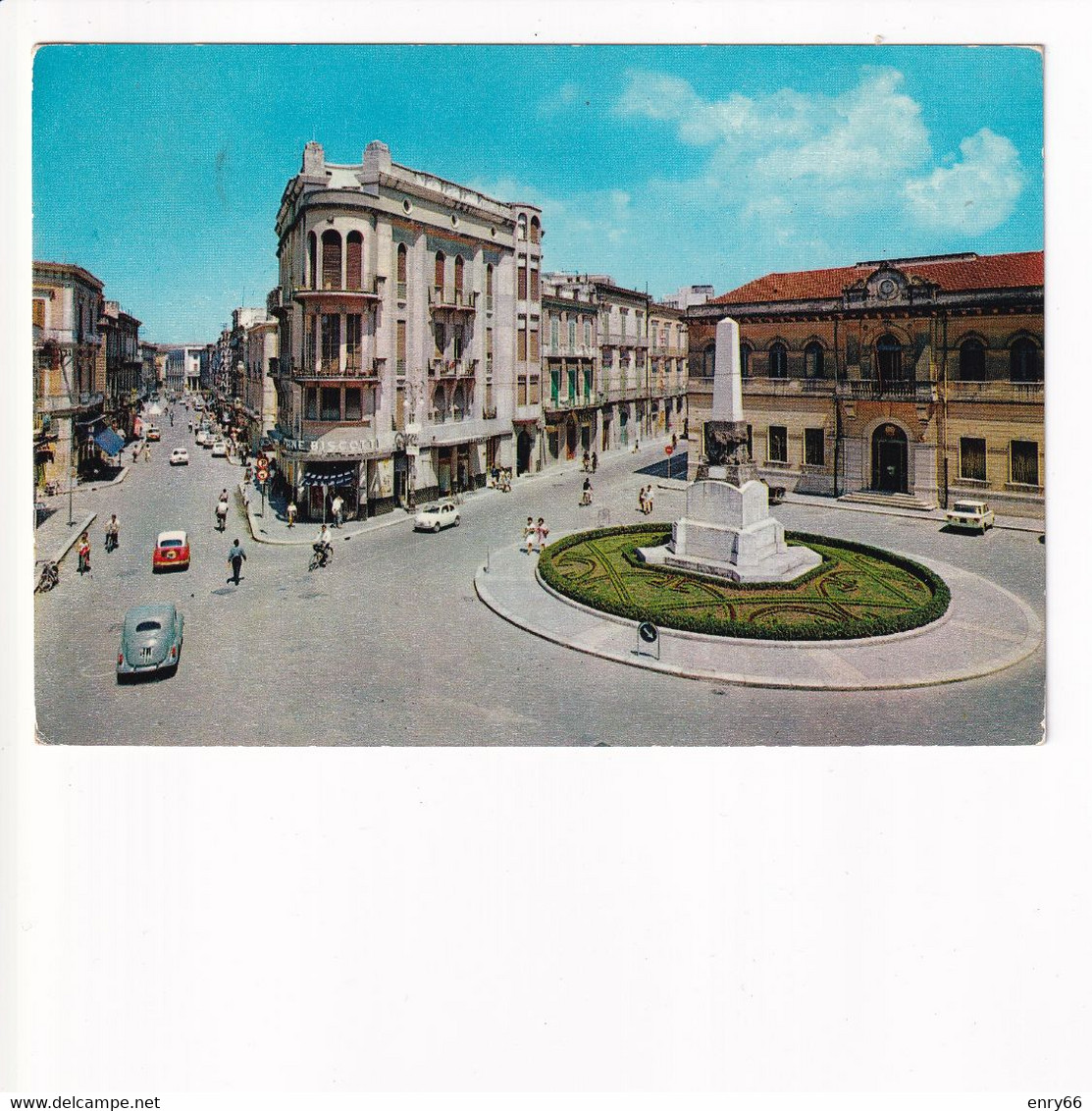 BARLETTA  PIAZZA MONUMENTO - Barletta