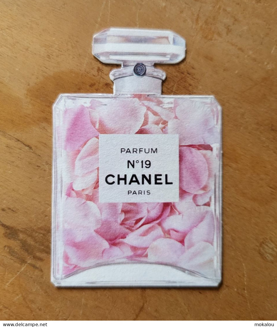 Carte Chanel N°19* - Modernes (à Partir De 1961)