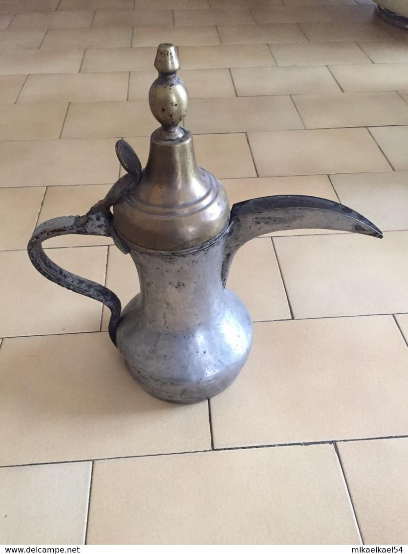 Antiquité Du Moyen Orient: Cafetière Du Sultanat D'Oman - Oosterse Kunst