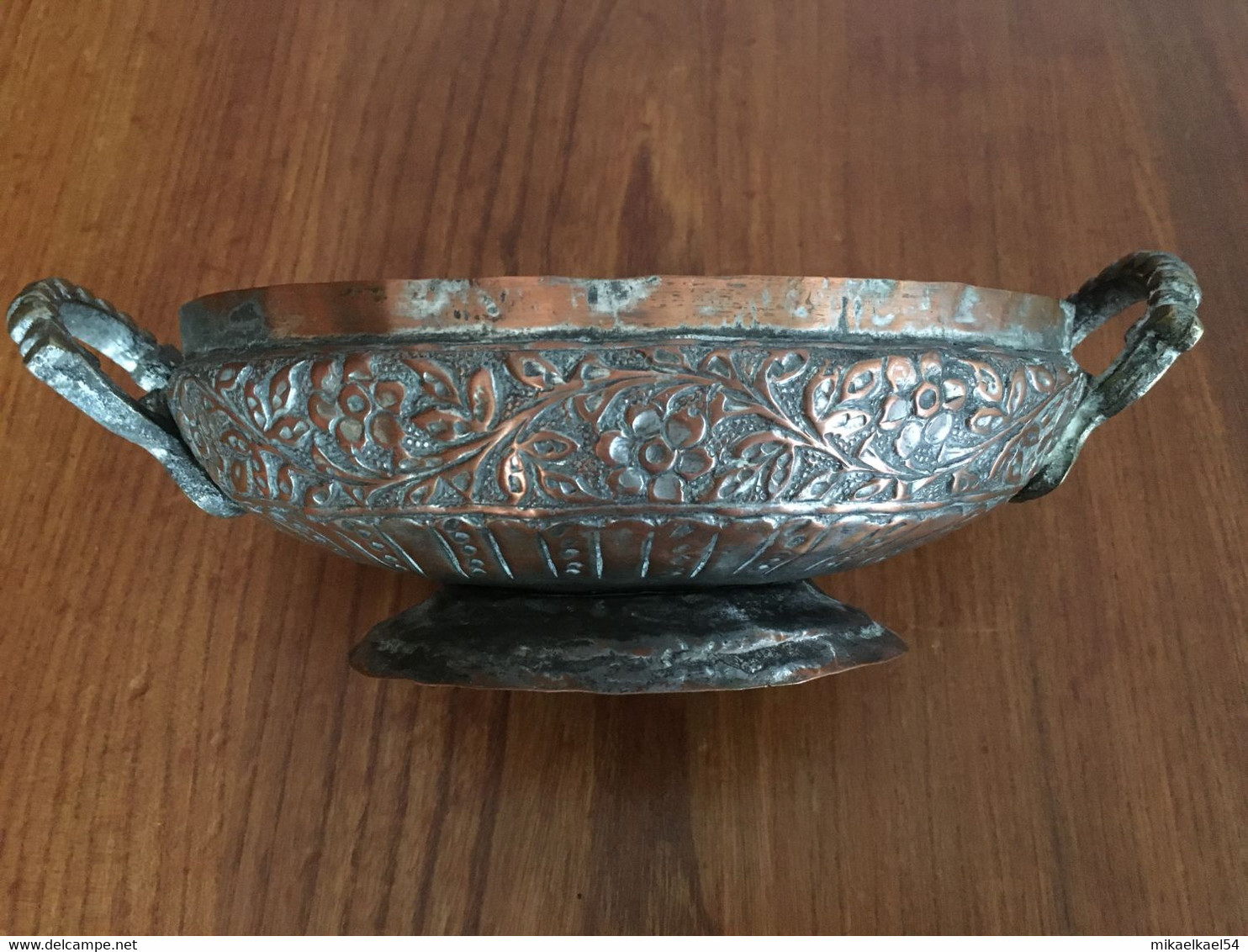 Antiquité Du Moyen Orient: Soupière En Cuivre Repoussé étamé Et Bronze Du Sultanat D'Oman - Oestliche Kunst