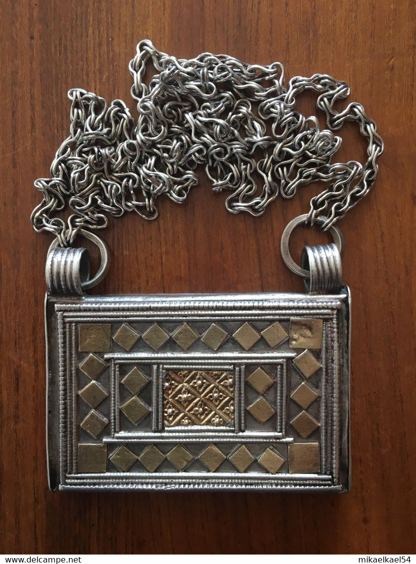 Hirz - Amulette D'argent Bédouine - Boîte Pour Versets Du Coran - Nizwa, Oman - Arte Oriental