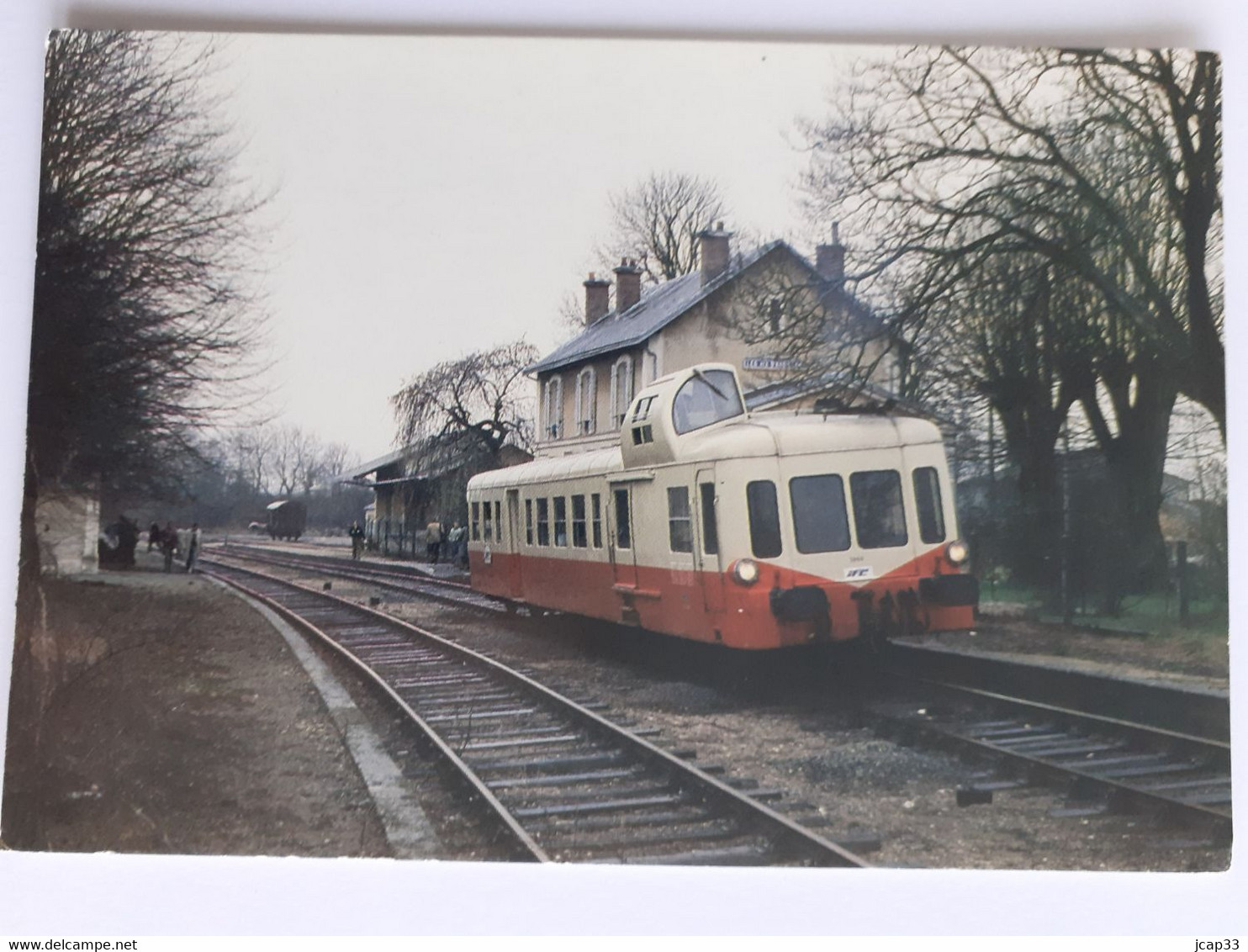 18 LES AIX D'ANGILLON  -  Autorail Picasso X 3866 Du Dépot De Nevers En Gare Des AIX D'ANGILLON  - - Les Aix-d'Angillon