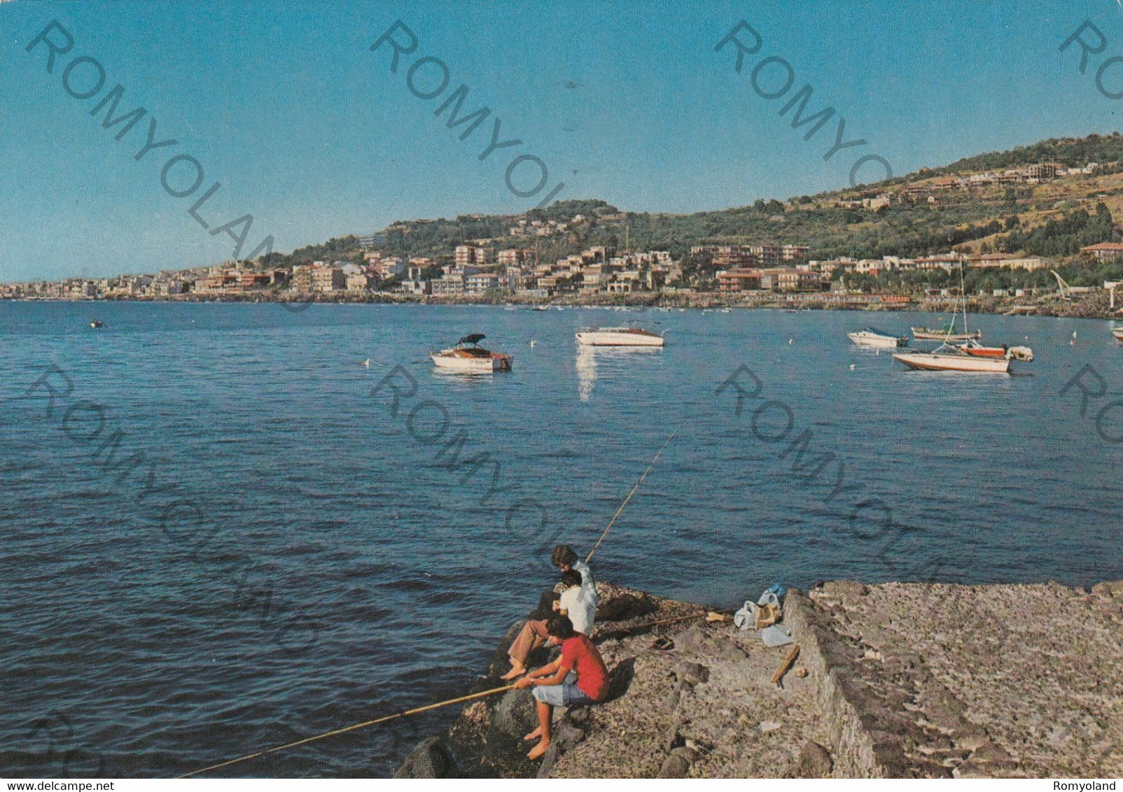 Acireale - CARTOLINA RIVIERA DI ACIREALE,SICILIA,CAPO MULINI,MARE,SOLE, ESTATE,VACANZA,SPIAGGIA,LUNGOMARE,BARCHE,VIAGGIATA 1980