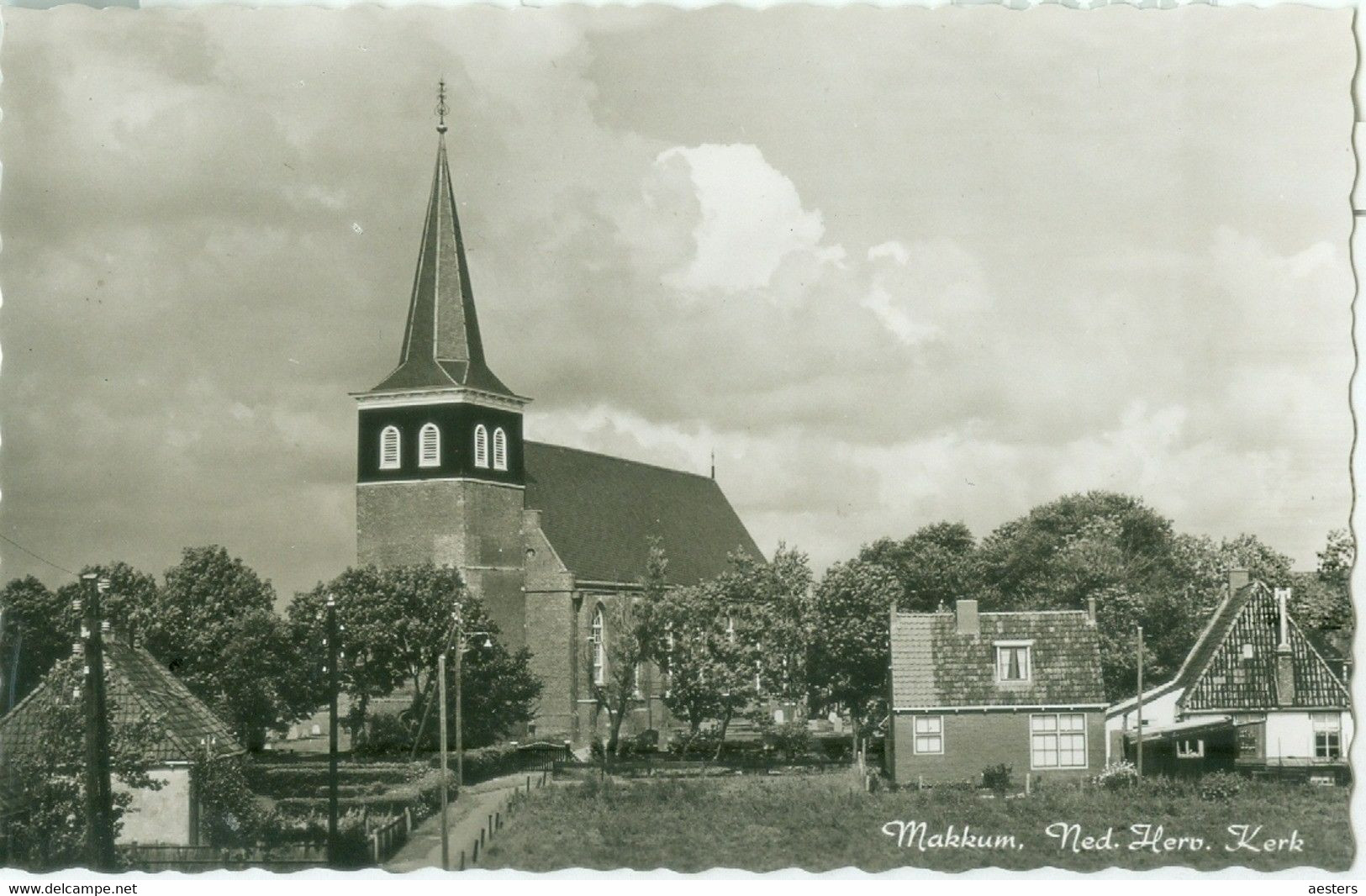 Makkum; Gezicht Op Ned. Herv. Kerk - Niet Gelopen. (K. Van Der Eems & Zn - Makkum) - Makkum