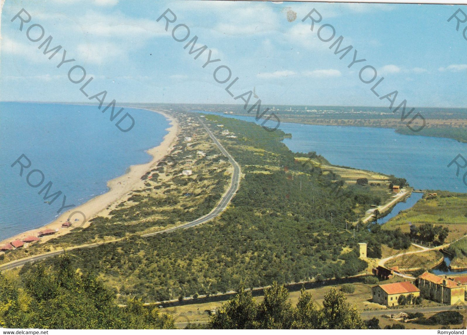 CARTOLINA  SABAUDIA,LATINA,LAZIO,LUNGOMARE E LAGO DI PAOLA-VEDUTA DAL MONTE CIRCEO,VACANZA,SPIAGGIA,VIAGGIATA 1965 - Latina