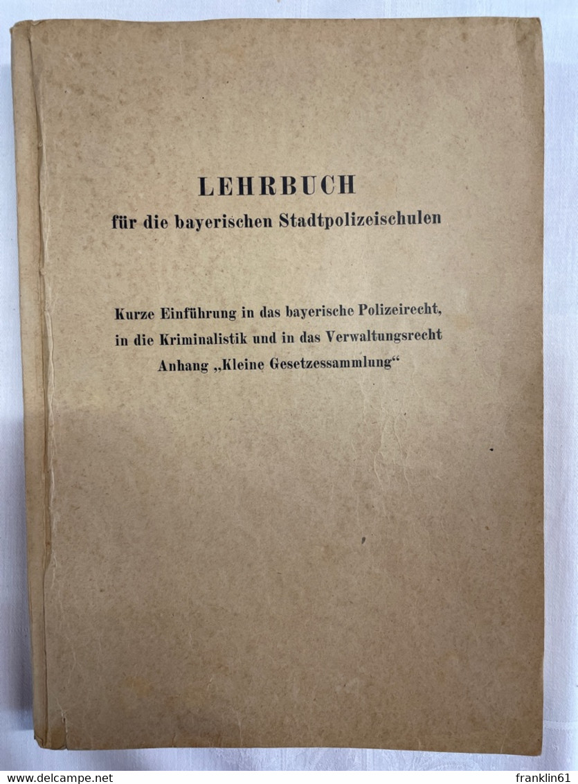 Lehrbuch Für Die Bayerischen Stadtpolizeischulen. - Law