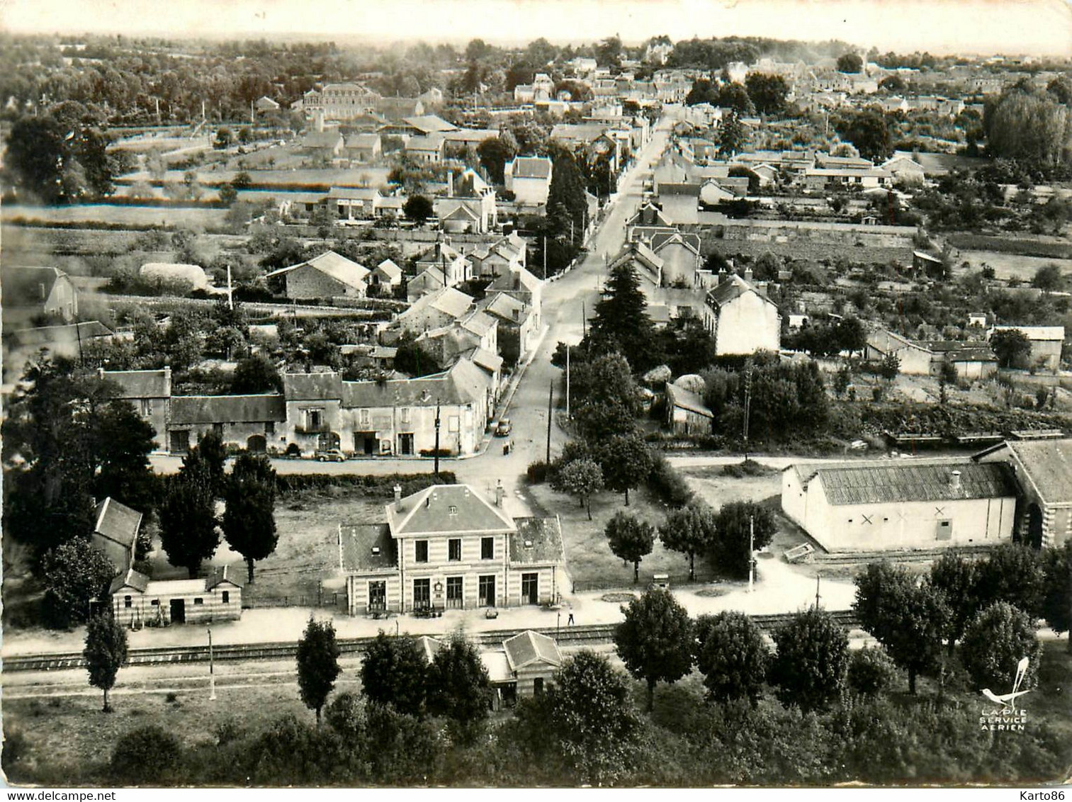 Moncoutant * Vue Générale Aérienne Sur La Commune Et L'avenue De La Gare * Ligne Chemin De Fer - Moncoutant