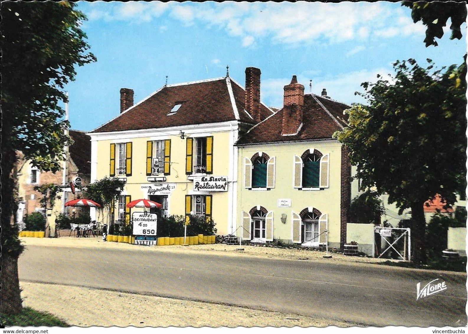 Charmoy - "Chez Raymonde" - Les Routiers Tabac Hotel-restaurant  Parfait état - Charmoy