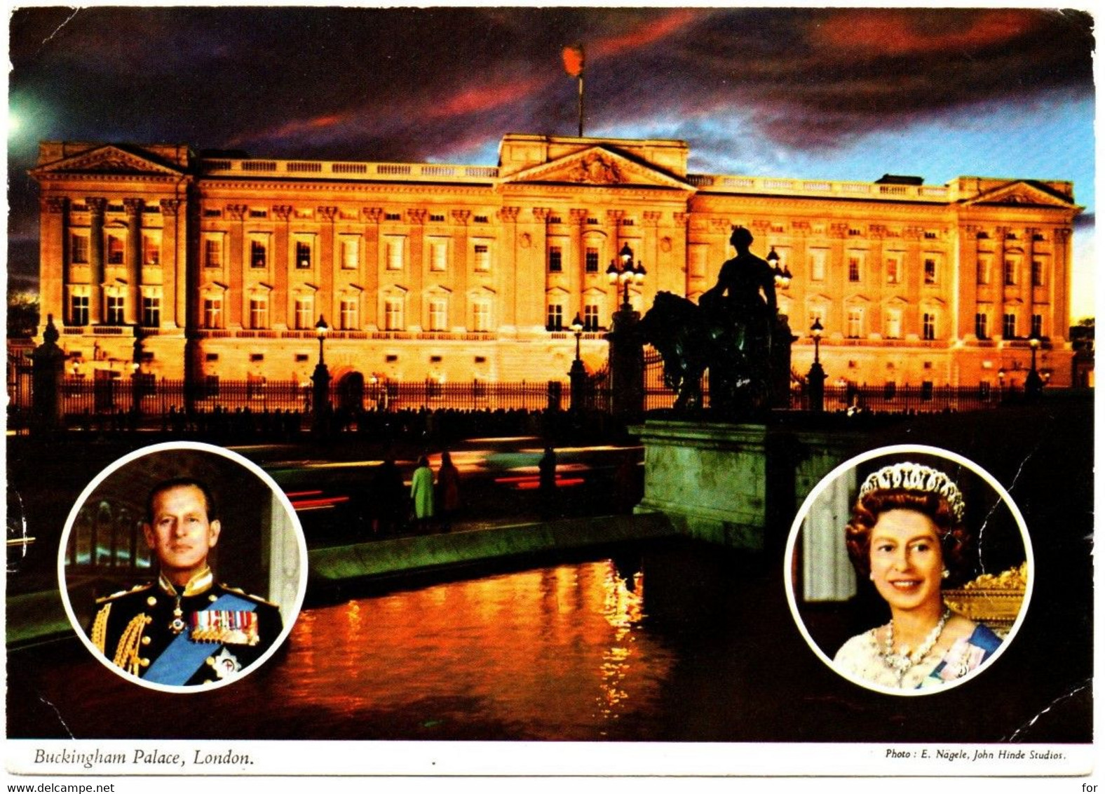 London : Buckingham Palace : Queen Elizabeth II And Prince Philip - De Nuit : Timbre Au Dos - Lady Di - Prince Charles - Buckingham Palace