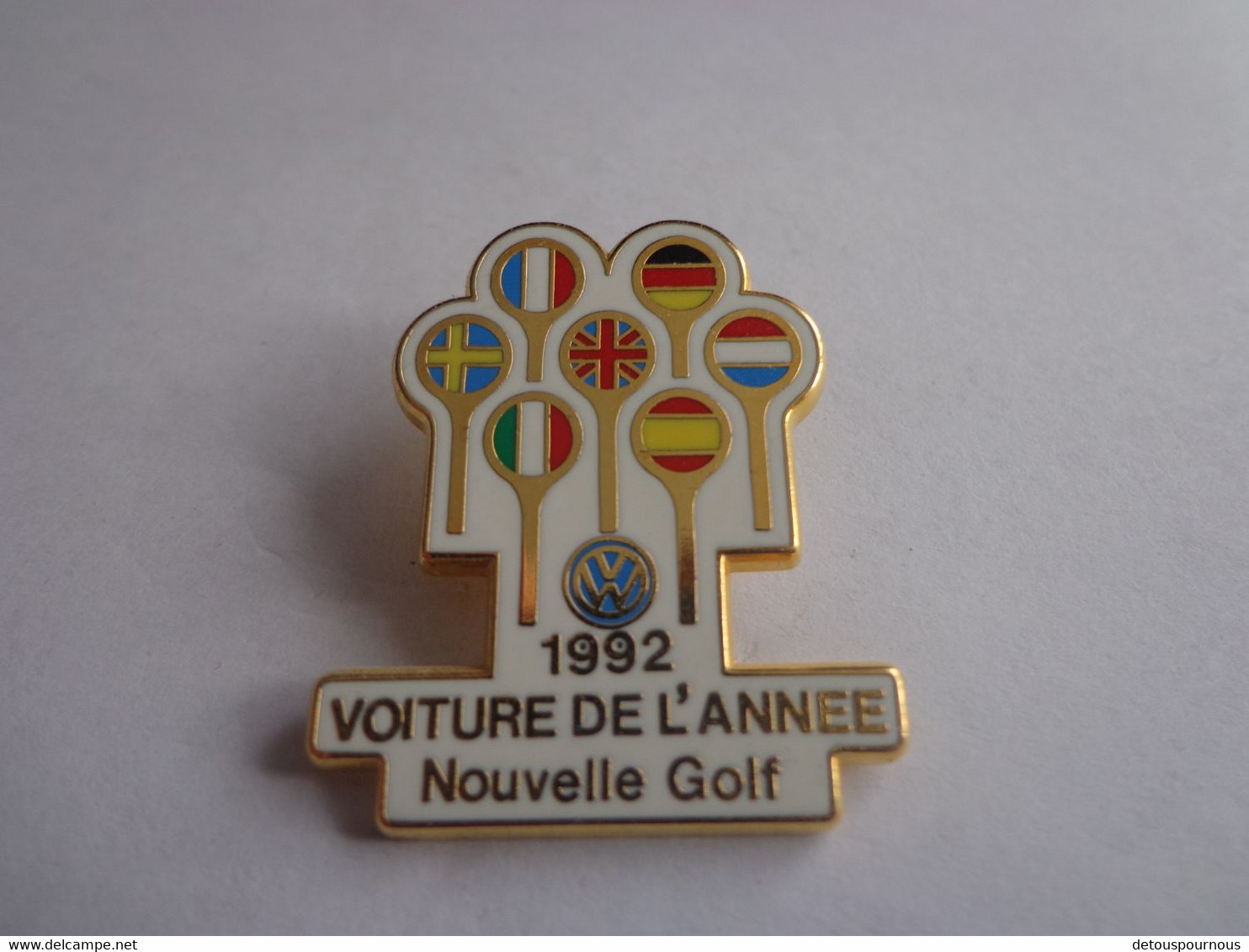 Pin's Nouvelle Golf Voiture De L'année 1992 Estampillé Acabi - Audi