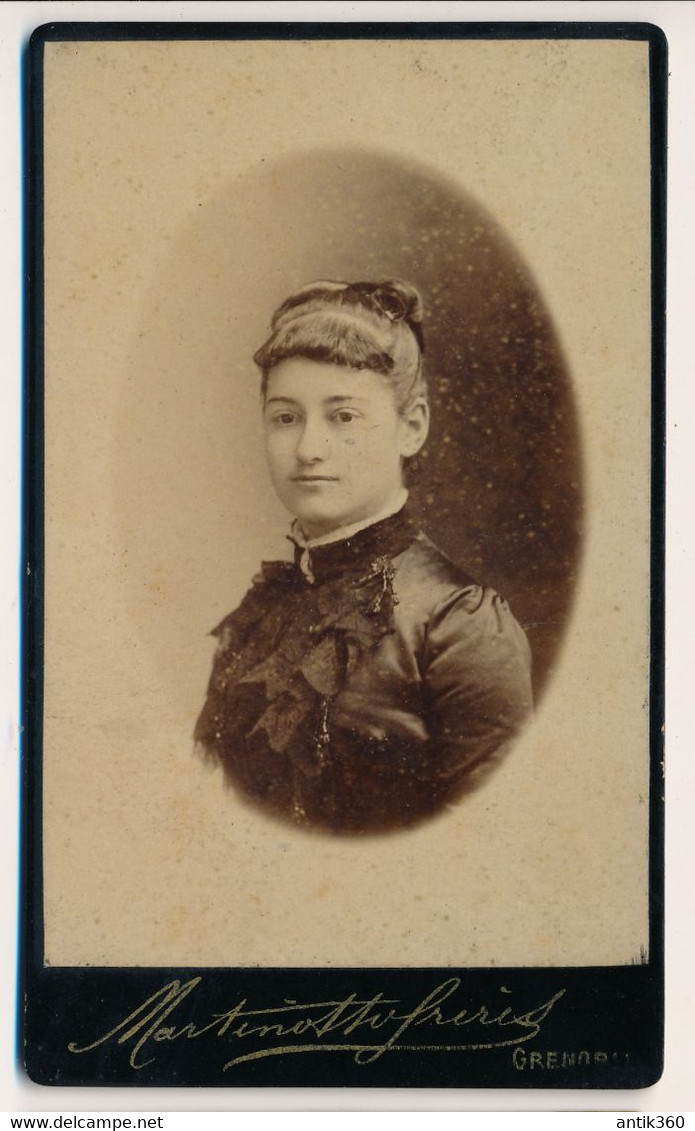 CDV - Portrait D'une Jeune Femme Bourgeoise Berthe BUGNOT - Photographe Martinotto Grenoble - Photographie Ancienne - Persone Identificate