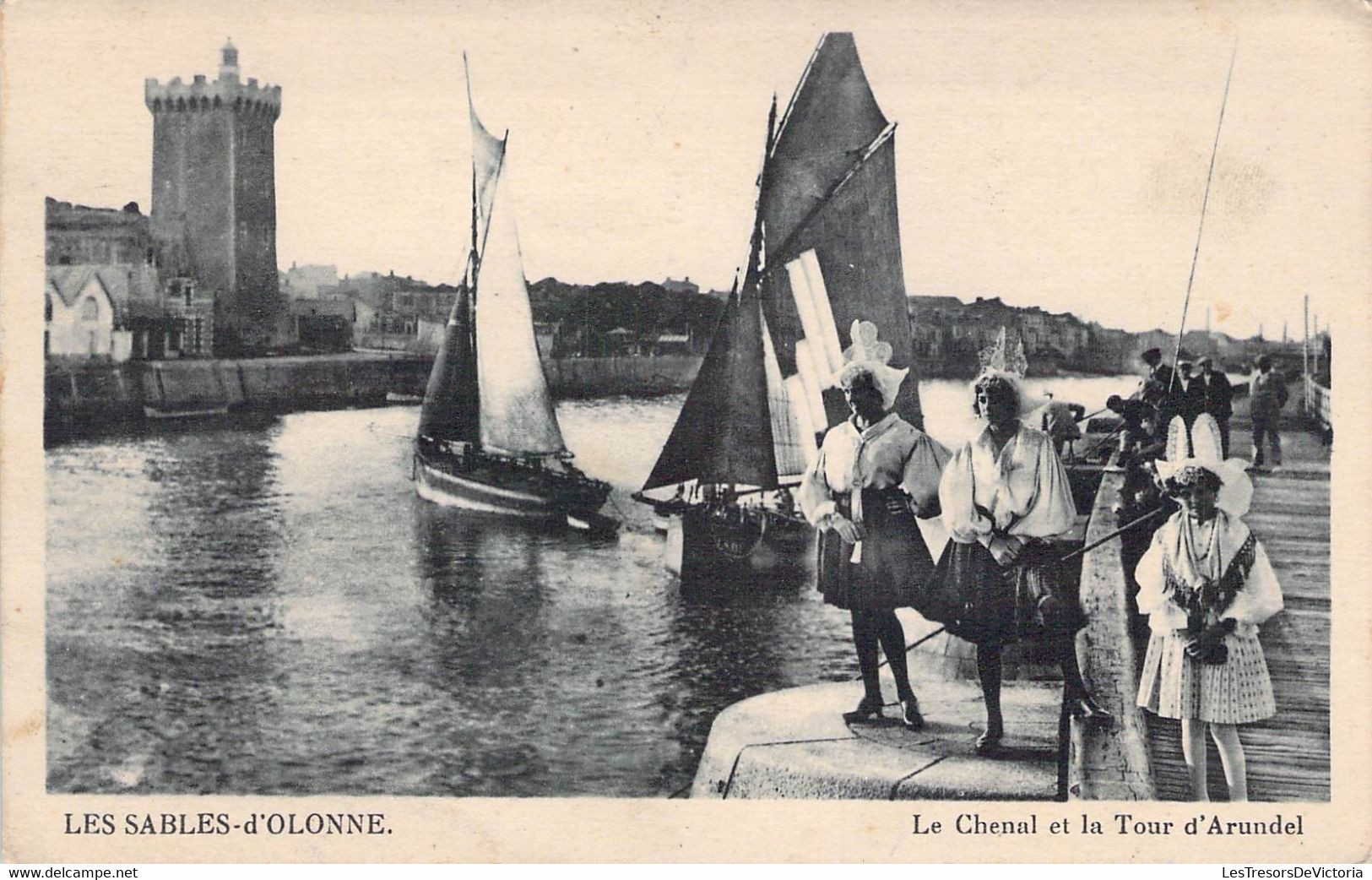 CPA - 85 - Les SABLES D'OLONNE - Le Chenal Et La Tour D'Arundel - Animée - Folklore - Voilier - CAP PARIS - Sables D'Olonne