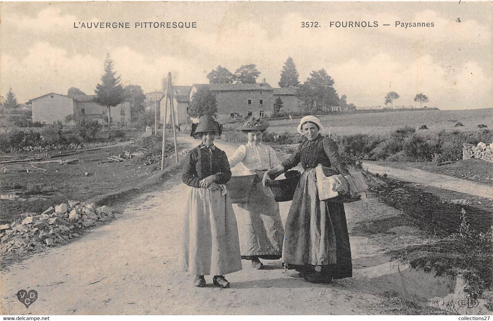 63-FOURNOLS- PAYSANNES - Auvergne Types D'Auvergne