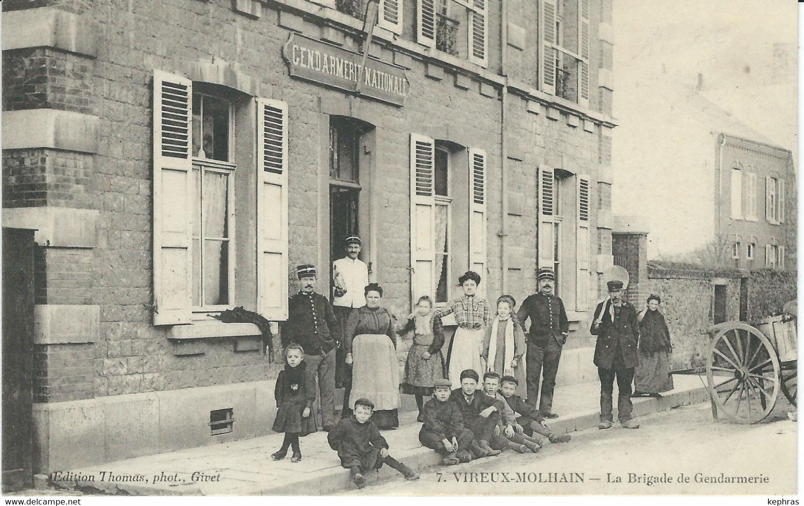 7. VIREUX-MOLHAIN : La Brigade De Gendarmerie - TRES RARE CPA - Otros & Sin Clasificación