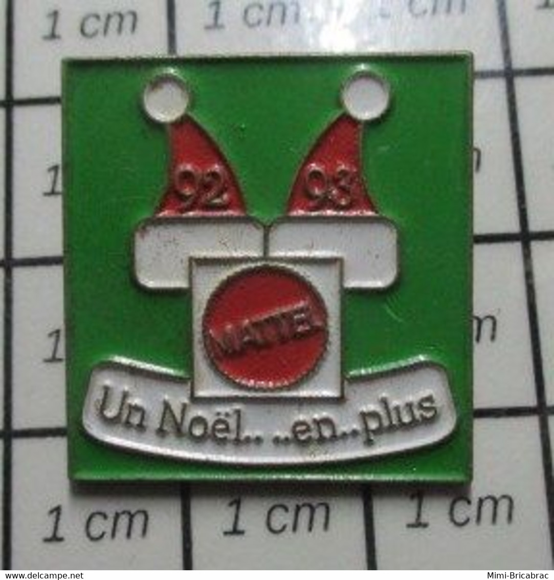 613a Pin's Pins / Beau Et Rare / NOEL / JOUETS MATTEL BONNETS ROUGES UN NOEL EN PLUS - Navidad