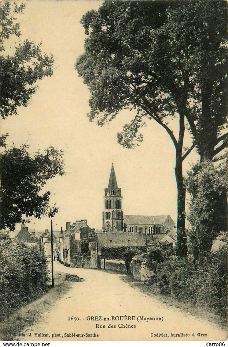 Grez En Bouère * La Rue Des Chênes Et Vue Sur L'église - Crez En Bouere