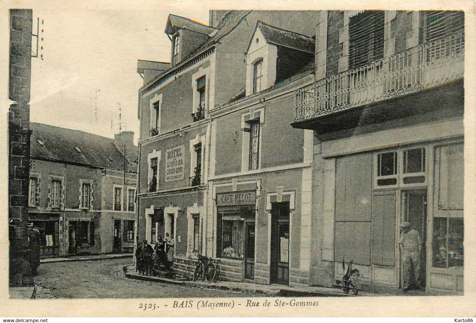 Bais * Rue De Ste Gemmes * Café MELOT * Hôtel Du Lion D'Or * Villageois - Bais