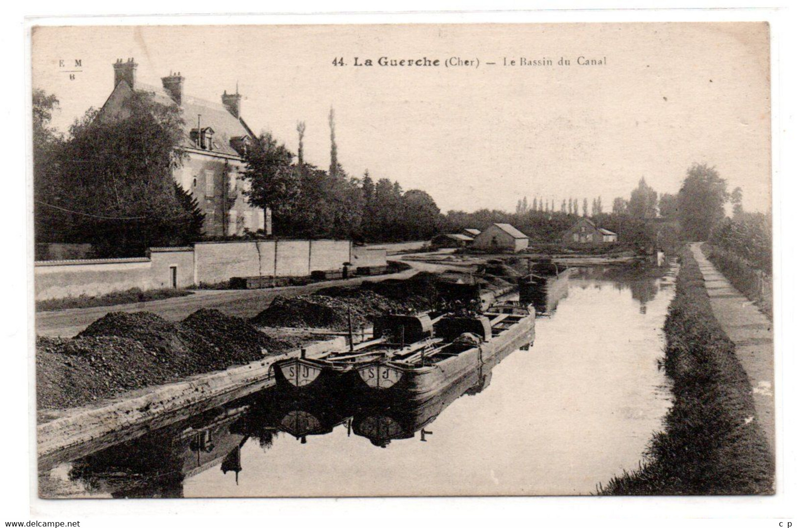 La Guerche - Le Bassin Du Canal - Peniche - CPA°Rn - La Guerche Sur L'Aubois