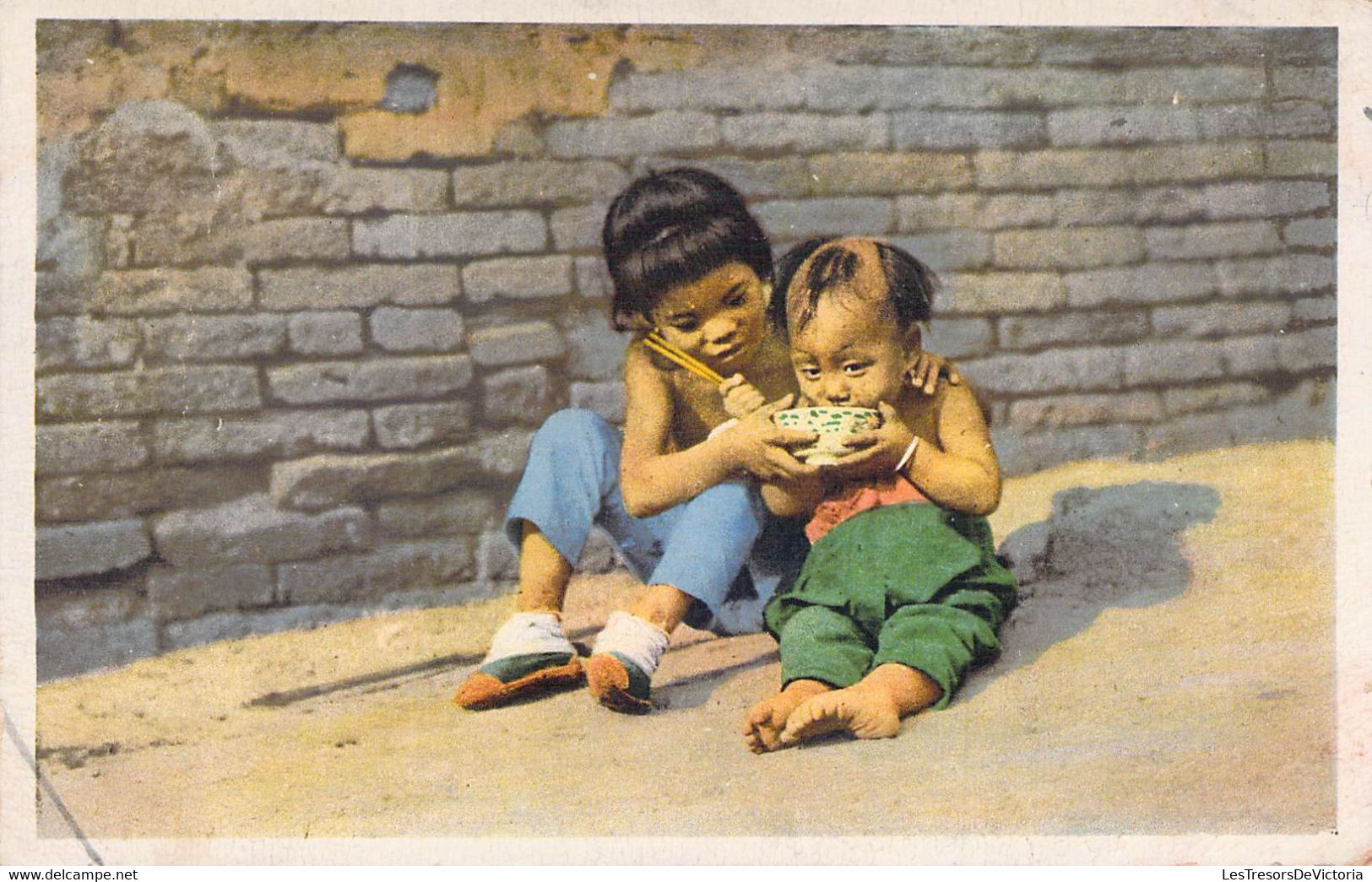 CPA ENFANTS - Deux Enfants Chinois Assis Au Sol - Children And Family Groups