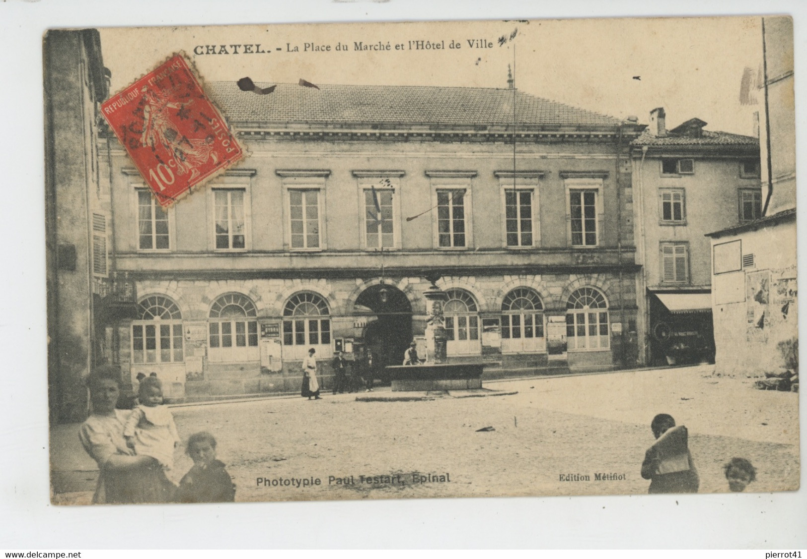 CHATEL - La Place Du Marché Et L'Hôtel De Ville - Chatel Sur Moselle