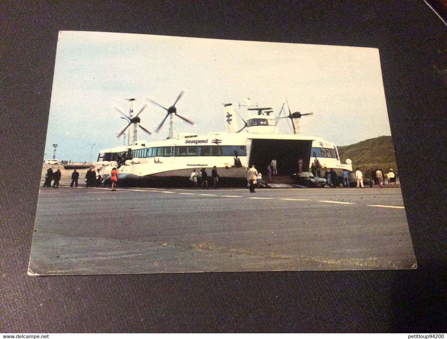 77- CP  AÉROGLISSEUR-HYDROGLISSEUR-HOVERCRAFT  *PRINCESS MARGARET  Boulogne-Douvres - Hovercrafts