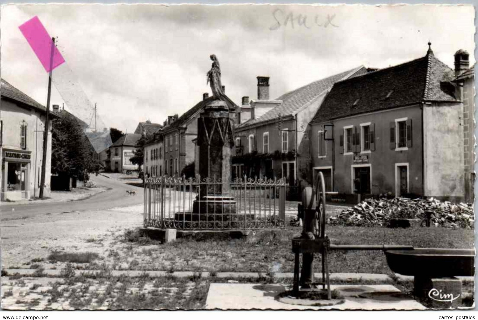 SAULX La Poste Et La Vierge Des Grands Puits - Saulx