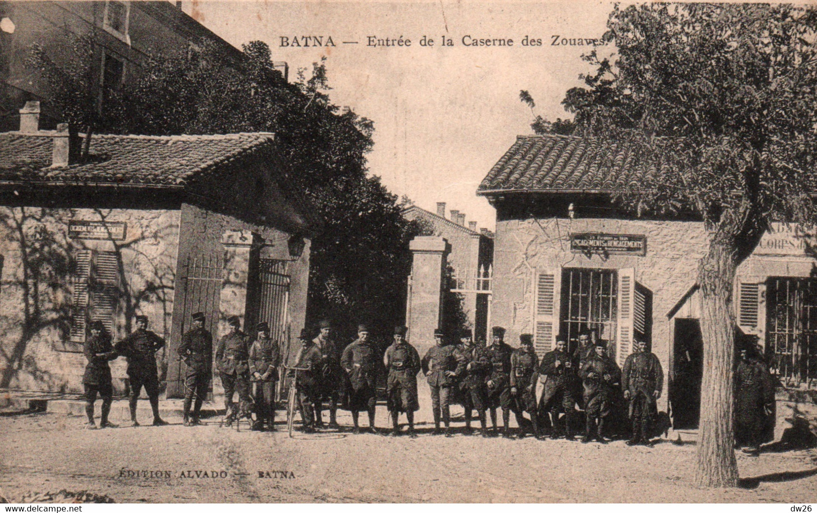 Batna (Algérie) Entrée De La  Caserne Des Zouaves - Edition Alvado Carte De 1931 - Batna