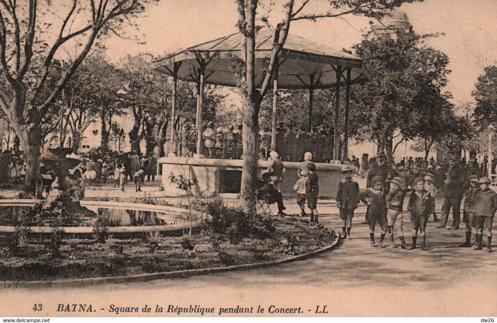 Batna (Algérie) Square De La République Pendant Le Concert, Kiosque De La Musique - Carte LL Animée N° 43 - Batna