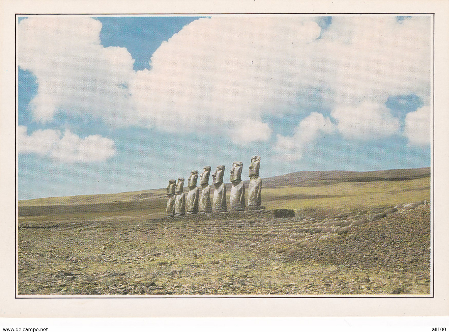 A20386 - MYSTERIOUS MEGALITHS ON EASTER ISLAND ETRANGES MEGALITHES RAPA NUI EASTER ISLAND ILE DE PAQUES - Rapa Nui