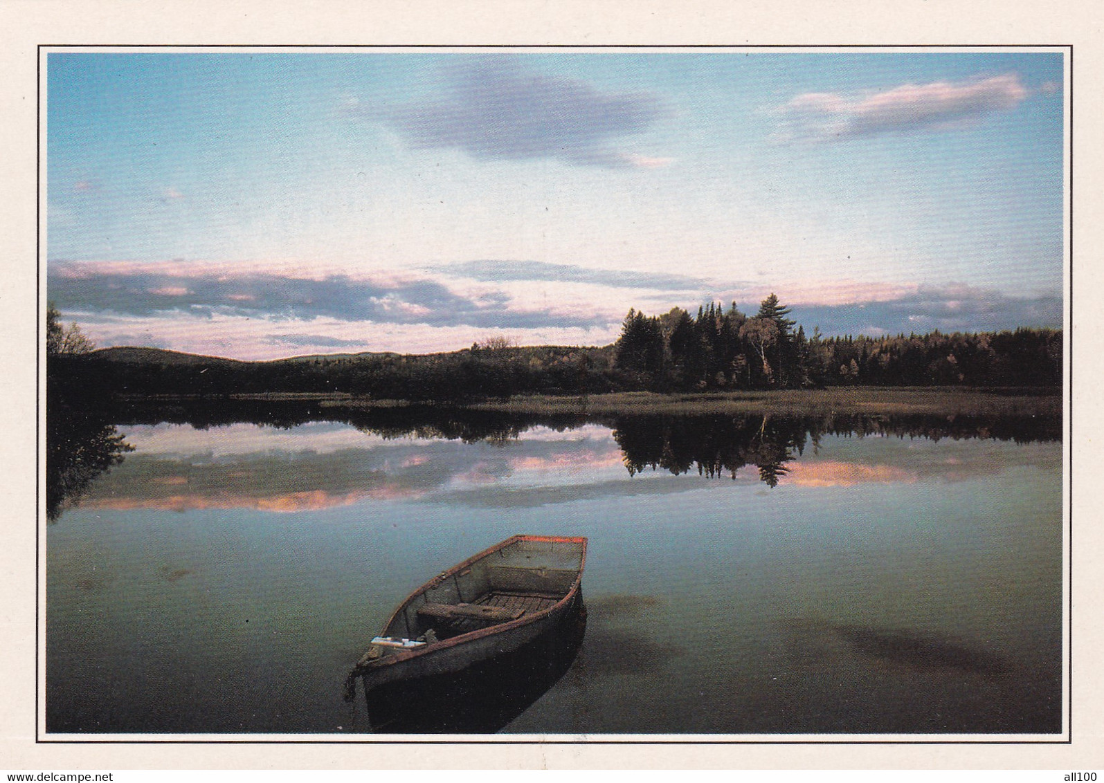 A20434 - NEW HAMPSHIRE LAKE IN THE WHITE MOUNTAINS LAS DES WHITE MOUNTAINS USA UNITED STATES OF AMERICA BOAT - White Mountains