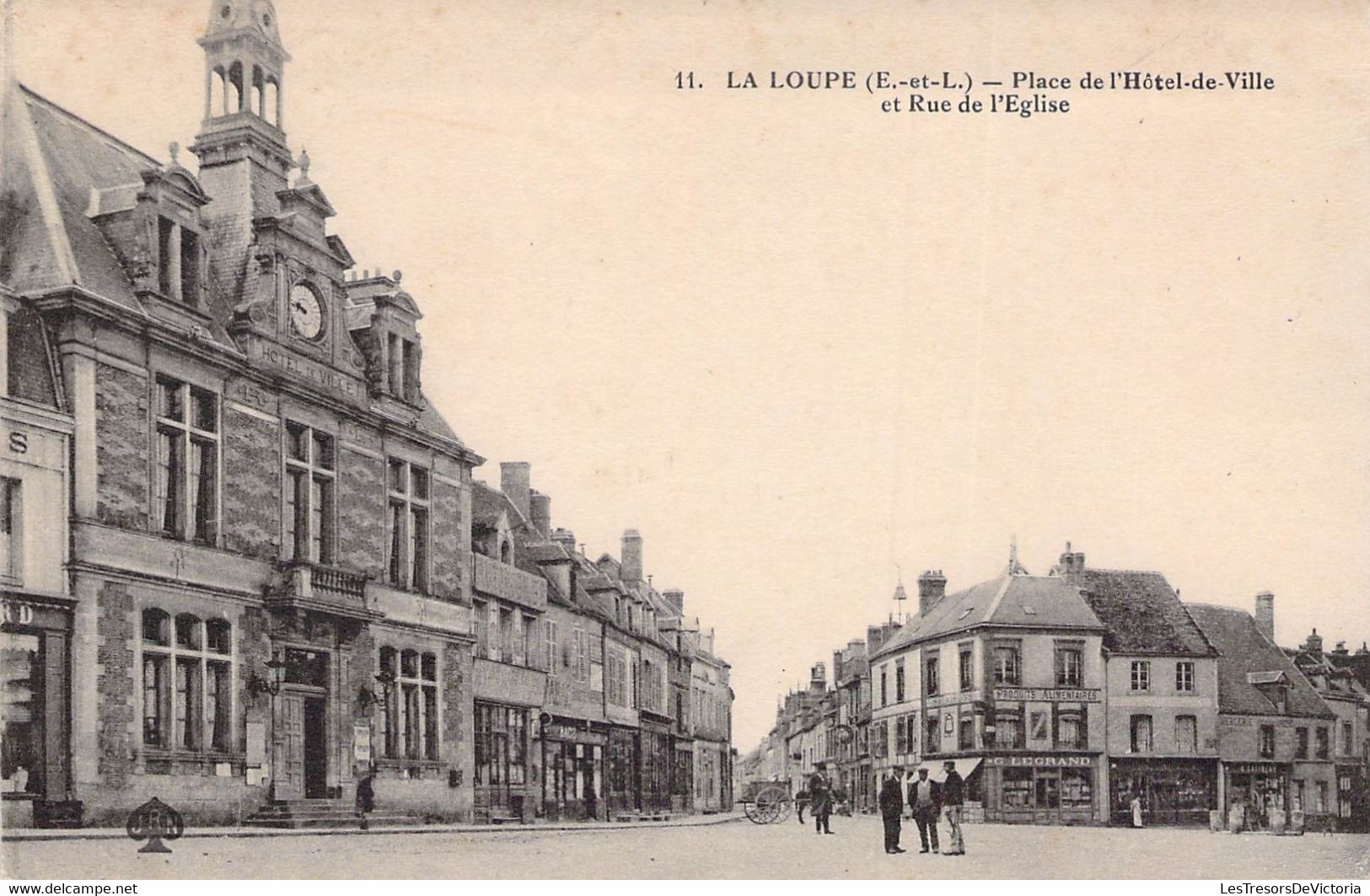 CPA - 28 - LA LOUPE - Place De L'Hôtel De Ville Et Rue De L'église - Animée - Commerce - La Loupe