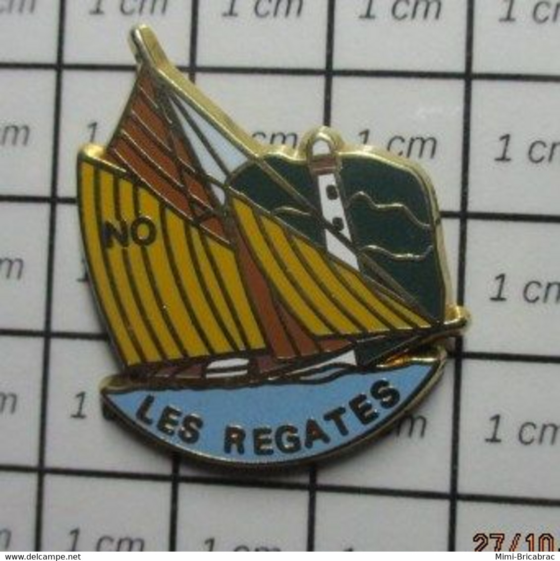 613a Pin's Pins / Beau Et Rare / SPORTS / VOILE VOILIER LES REGATES YACHT RETRO PHARE Par EDENA - Sailing, Yachting